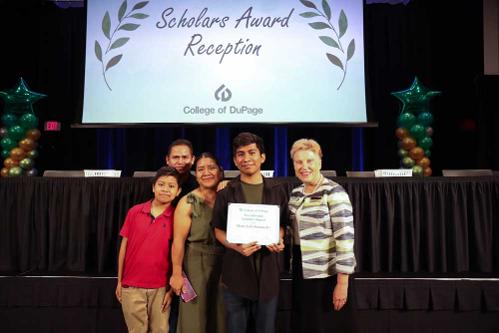 Dr. Hammond with a scholars award recipient and their family