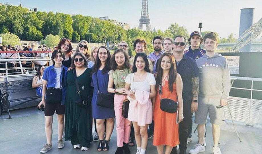 students in front of the Eiffel Tower 