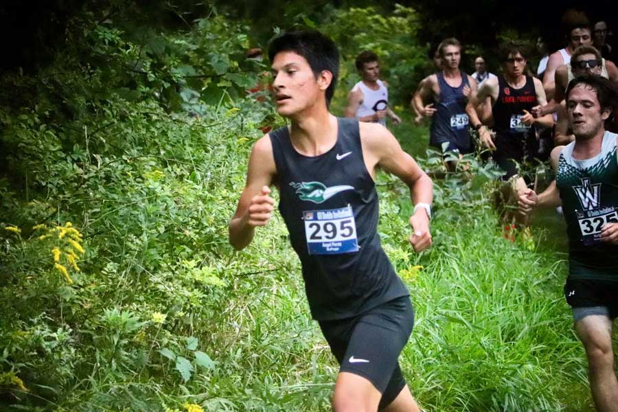 Angel Perez running at the Bradley Pink Classic.